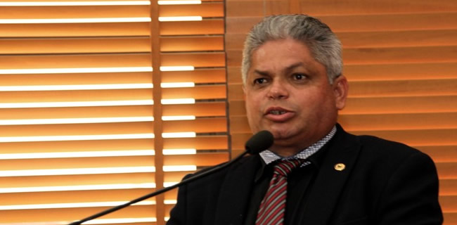 Deputado manda recado a secretários de Estado: “Se não dão conta, peçam para sair”