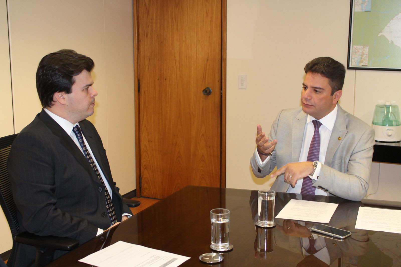 Seca, crise e dívidas do AC fazem Gladson intensificar reuniões com ministros