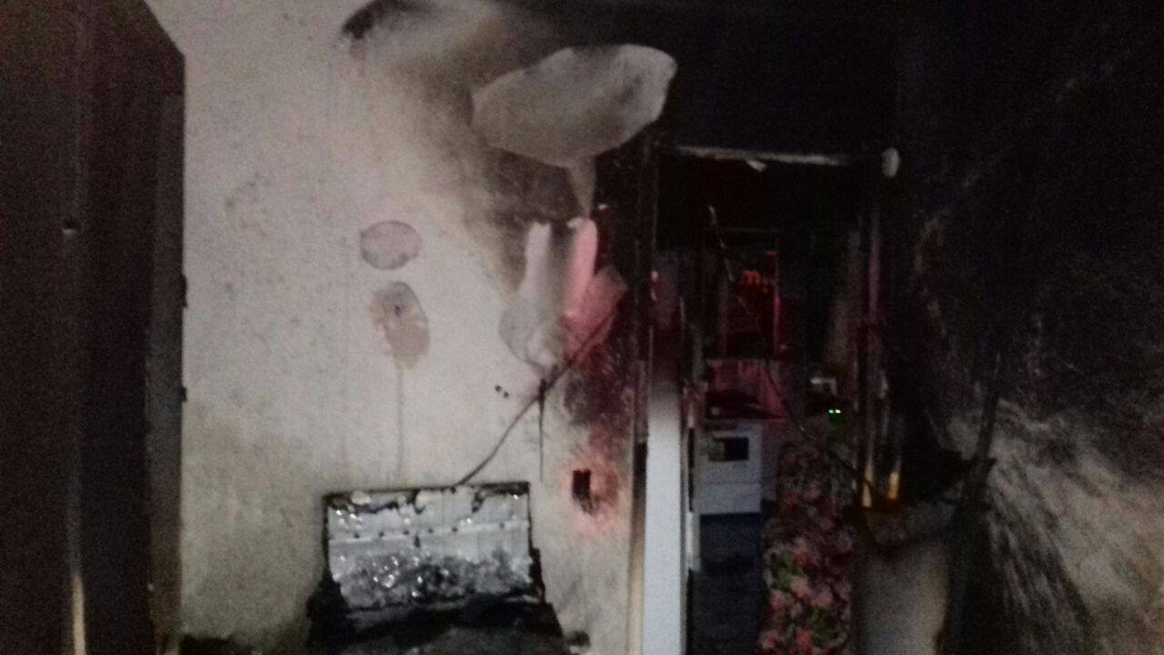 Casa é incendiada na Cidade do Povo e polícia encontra vestígios de coquetel molotov