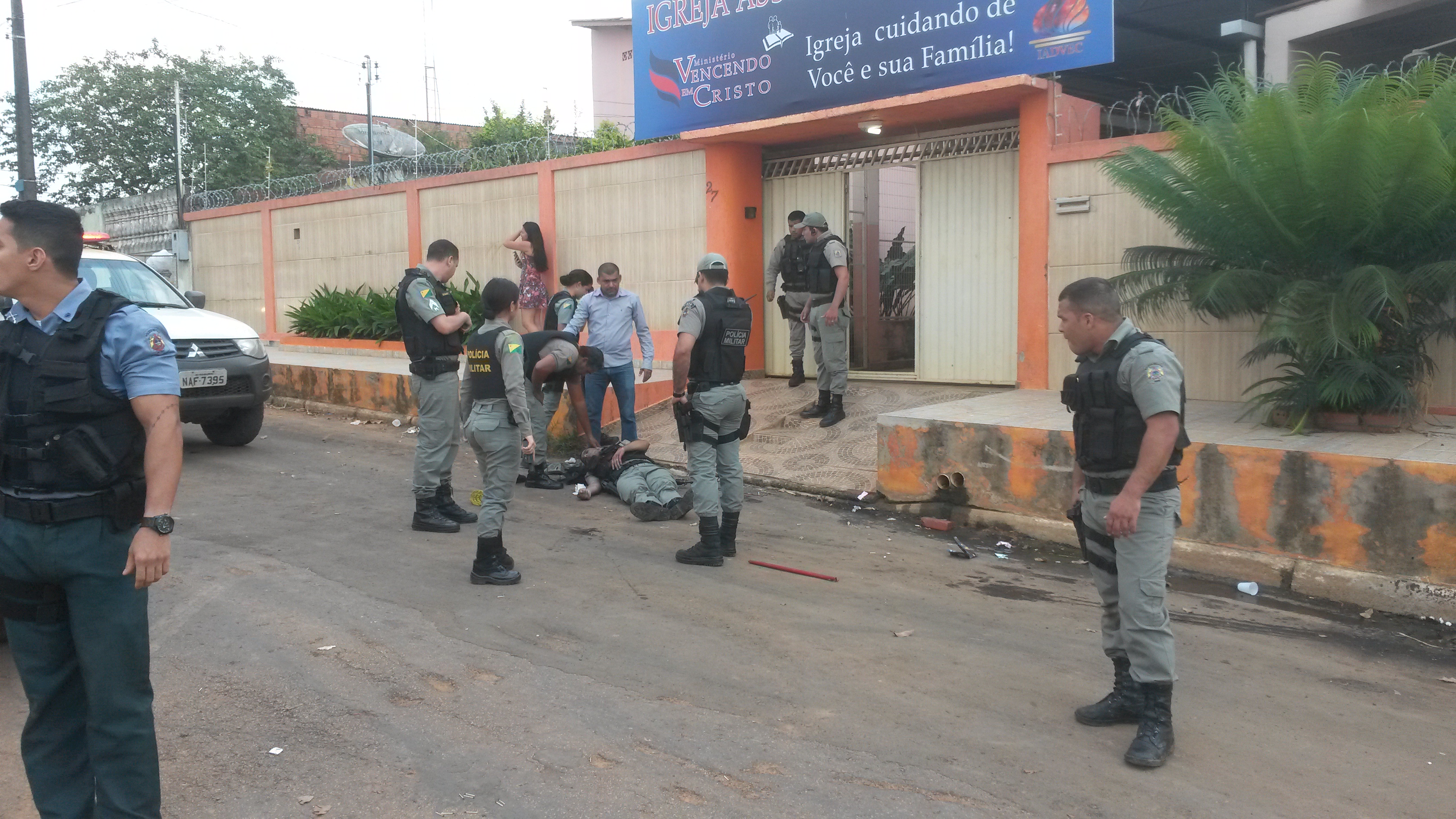 PM morre após ser atingido com tiro no pescoço disparado por suspeito que reagiu