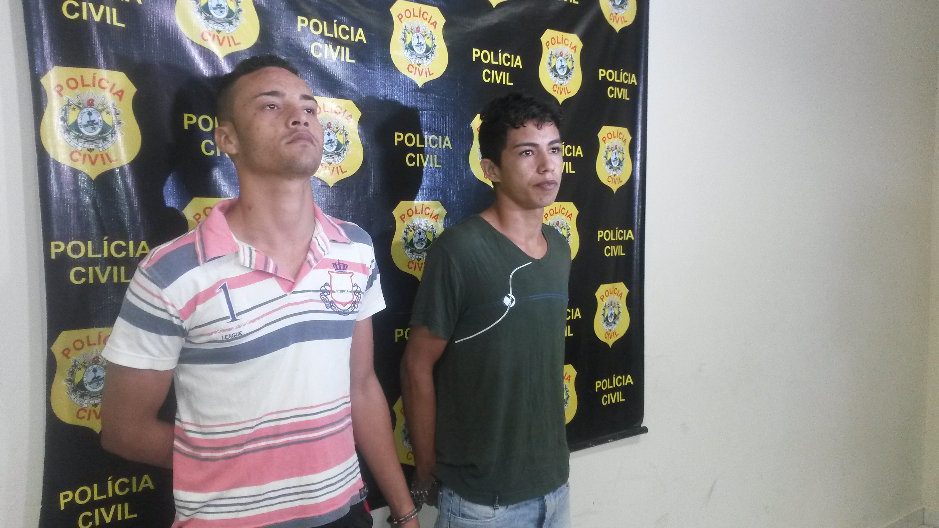 Polícia intercepta e prende dupla que planejava assaltos com arma de fogo
