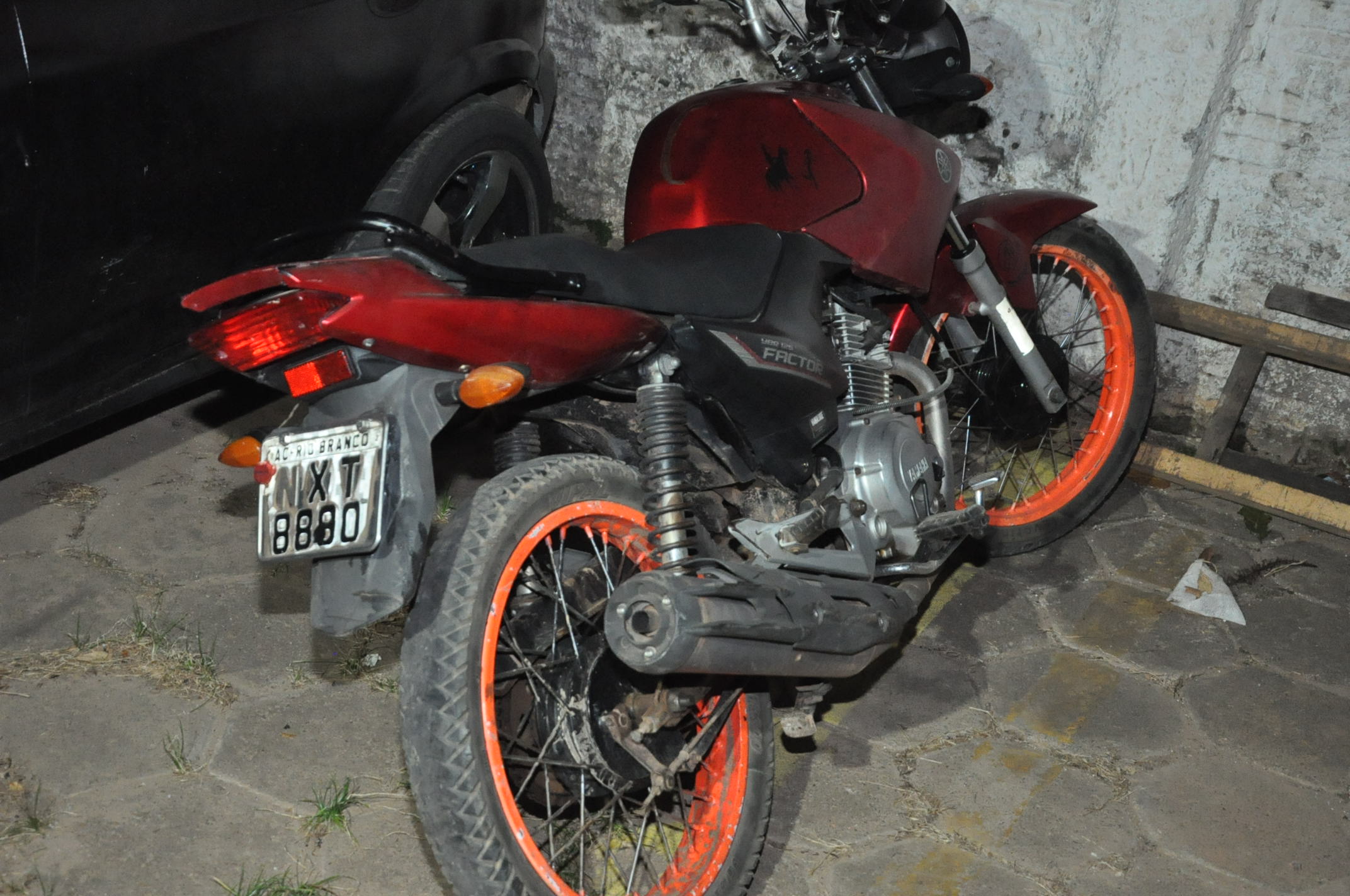 Dupla é presa com moto roubada no Conjunto Habitar Brasil, em Rio Branco