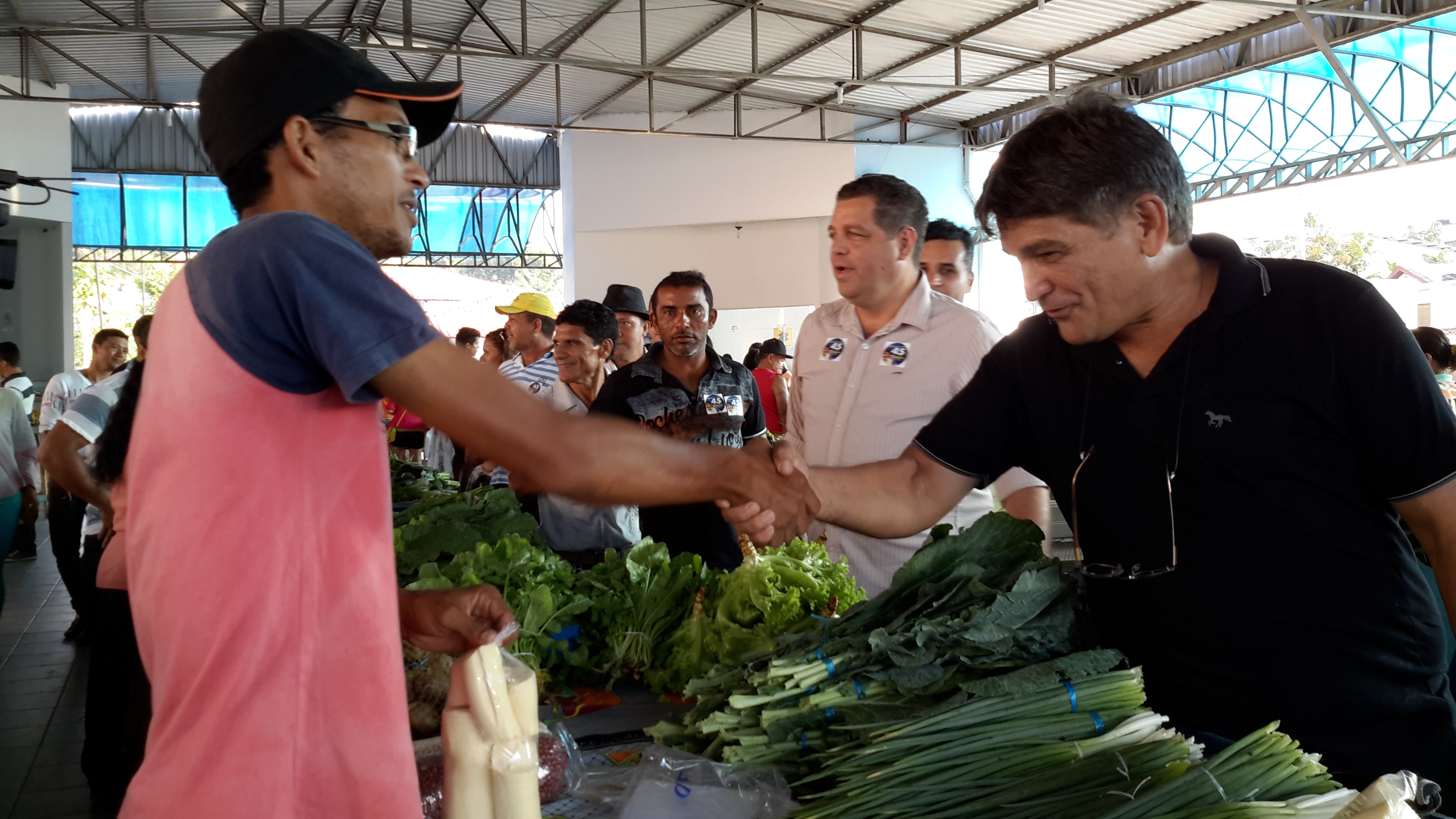 Major Rocha e Henrique Afonso fazem caminhada por Cruzeiro do Sul
