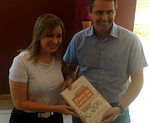 Marcus e Socorro com o plano de governo