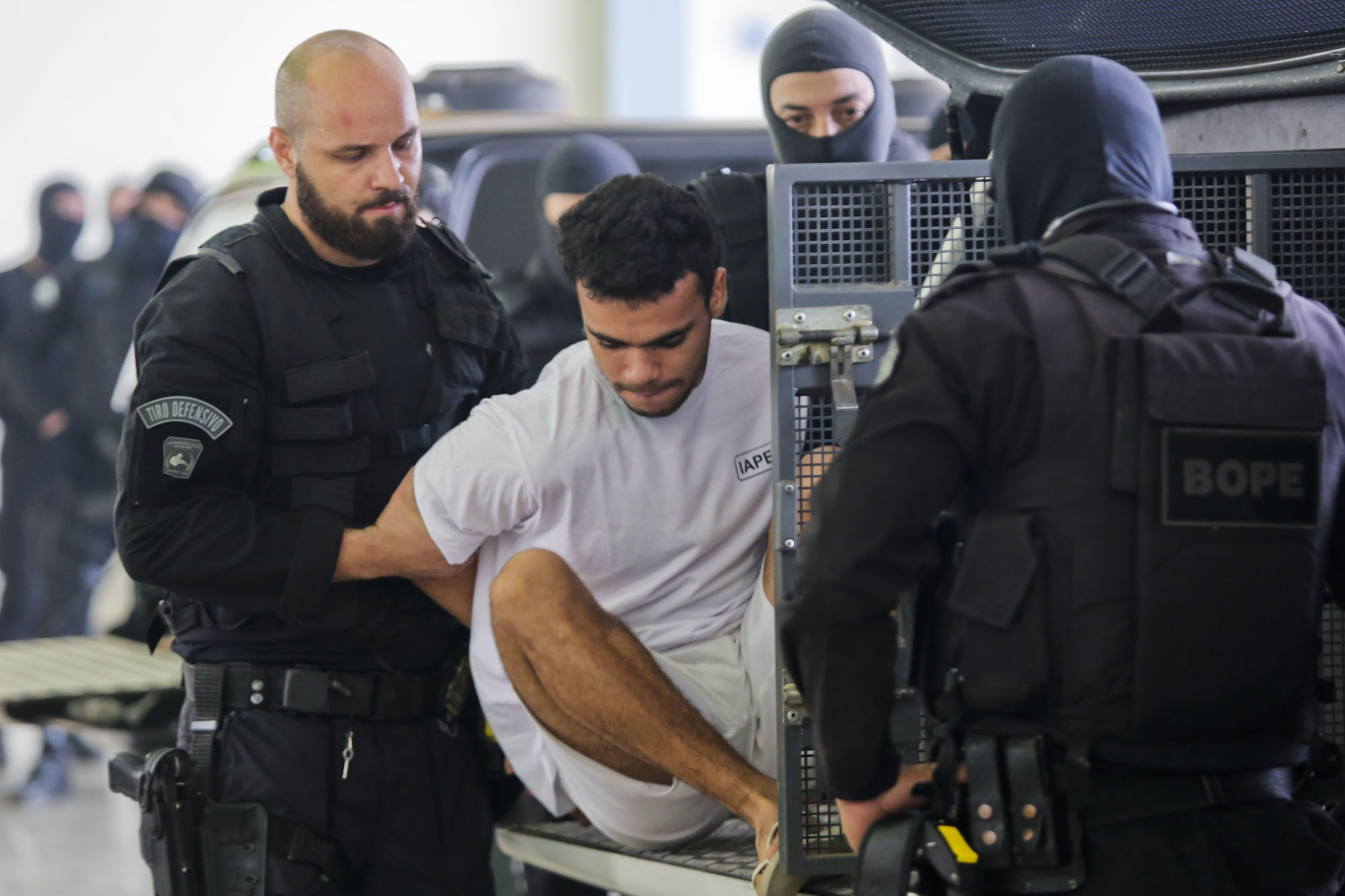 Segurança transfere 12 detentos de alta periculosidade para presídio federal em Mossoró