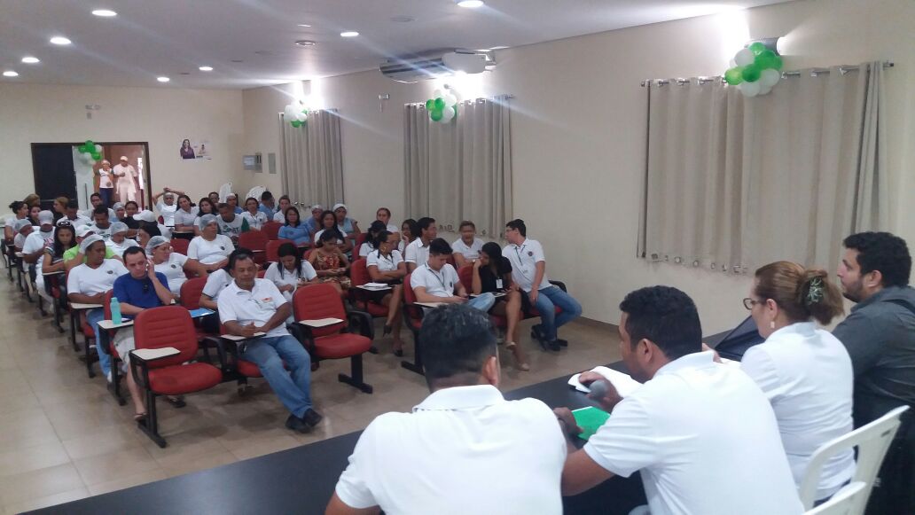 Sintesac se reúne com servidores do hospital Santa Juliana para discutir carreira