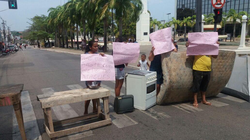 Acampados na Aleac voltam a fechar avenida em protesto à decisão da Sehab