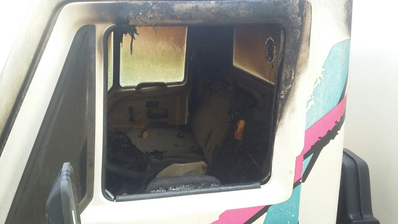 Bandidos não dão trégua e incendeiam caminhão da colônia de pescadores em Sena Madureira