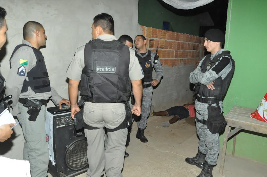Antes de matar homem, criminoso mostra foto de mulher e pergunta: “Tu conhece, né?”