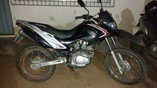 Adolescente é apreendido com moto roubada e arma de fogo no Habitasa
