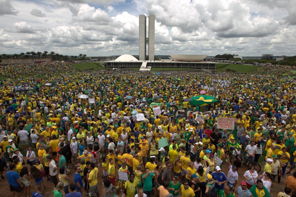 Acorda, Brasil! Quem decide é o povo!