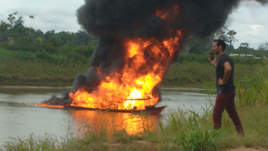 Embarcação explode no Rio Juruá e tripulante sofre queimaduras de terceiro grau
