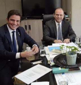 Senador Gladson Cameli em reunião com o ministro da Saúde, Ricardo Barros, para tratar de assuntos prioritários para o Acre