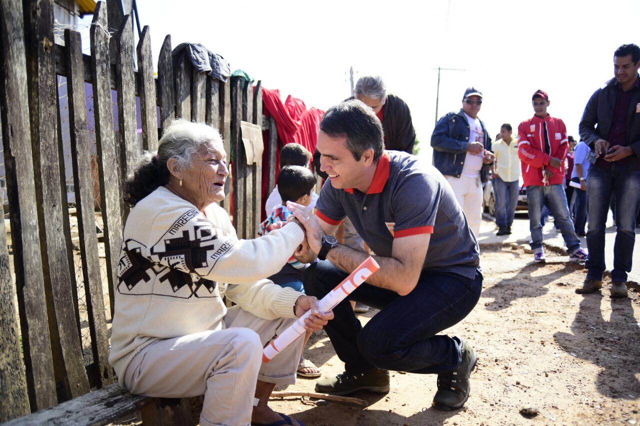 Marcus Alexandre e Socorro Neri participam de caminhada no Bairro Taquari