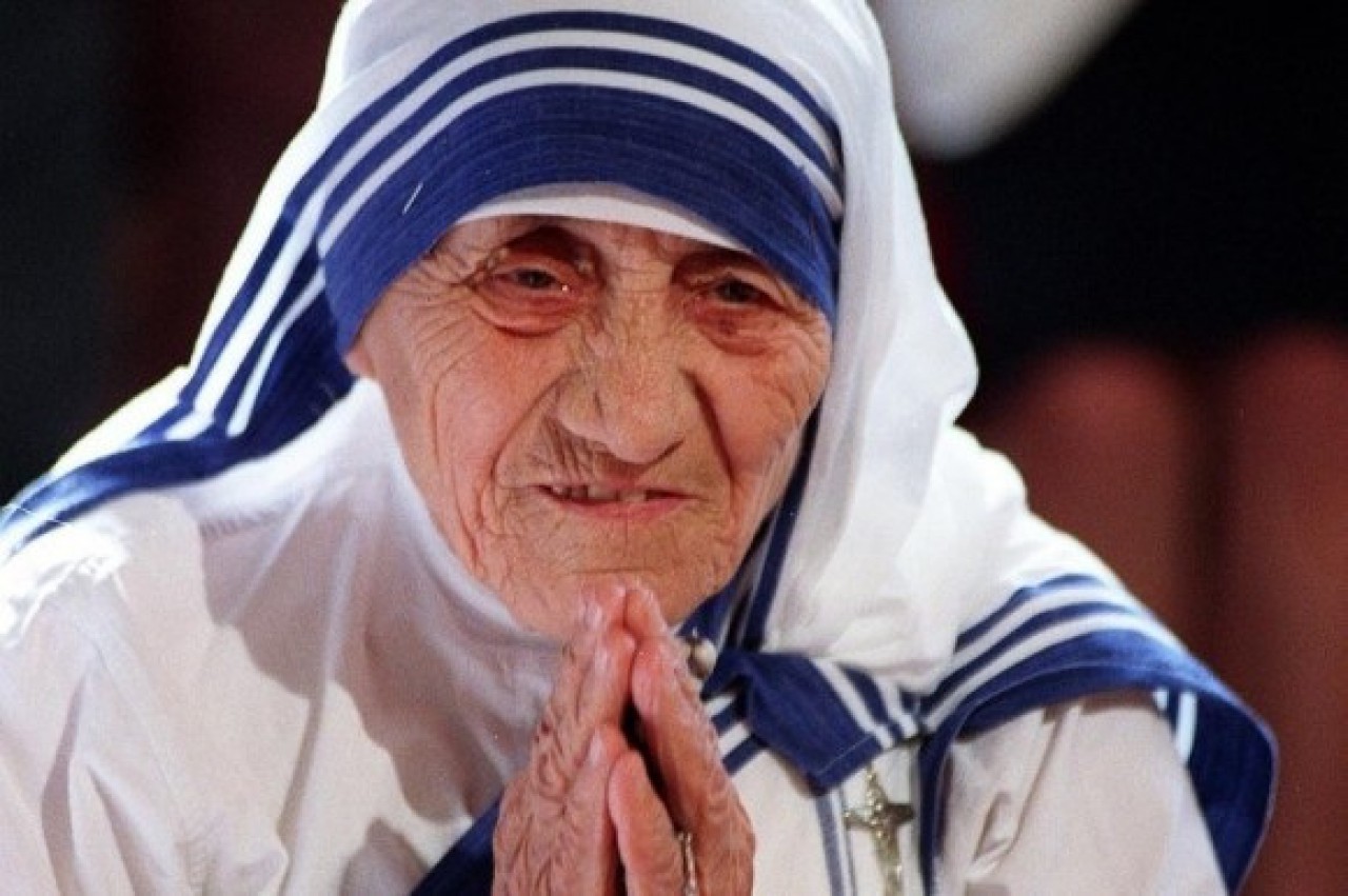 Madre Teresa será canonizada pela Igreja Católica neste domingo