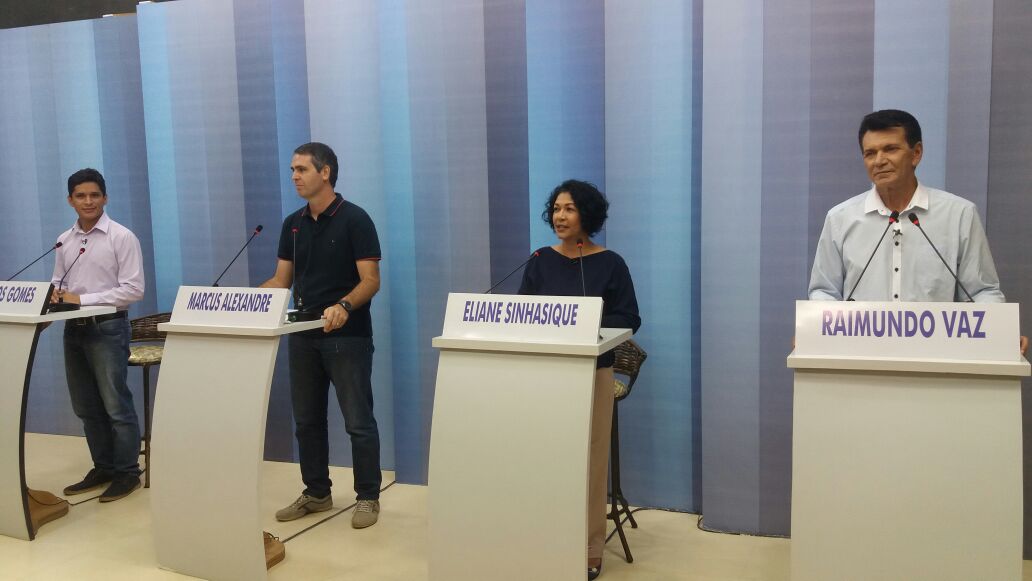 Candidatos já estão posicionados para iniciar o último debate antes das eleições em Rio Branco