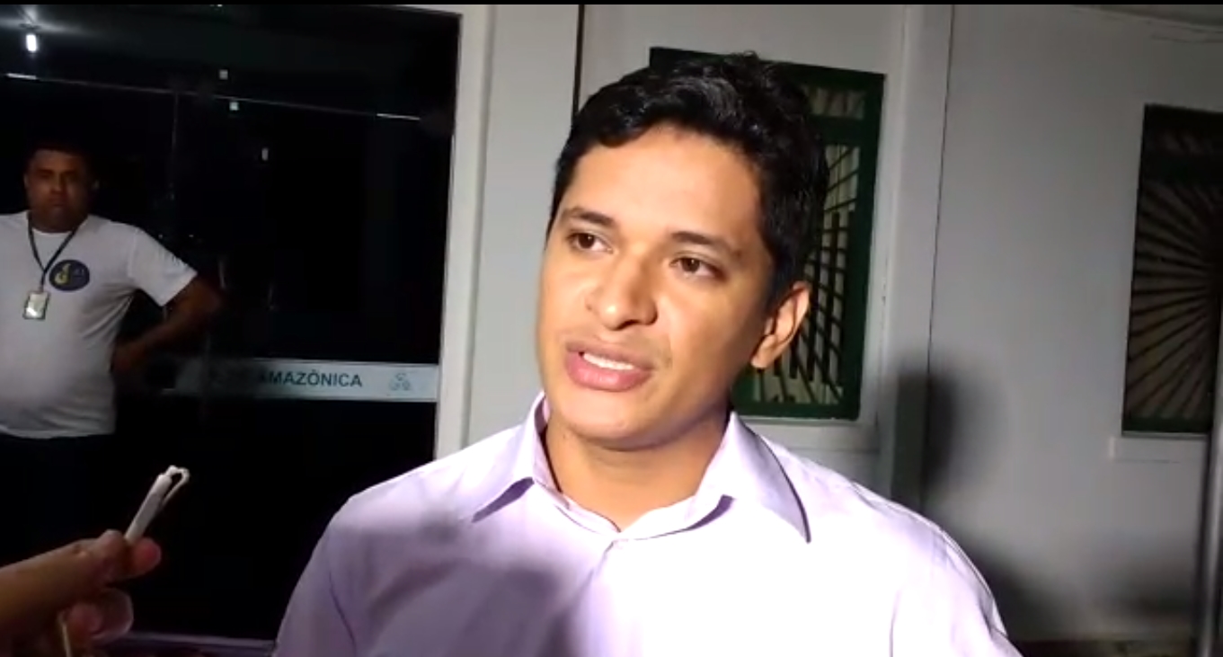 Vídeo: Carlos Gomes desabafa após ser retirado de debate entre candidatos da Rede Globo