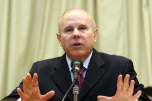 ADGUIDO017 BSB - 29/03/2011 - MANTEGA / COLETIVA - ECONOMIA - Ministro da Fazenda Guido Mantega durante entrevista coletiva, no Ministério da Fazenda, em Brasília. FOTO: ANDRE DUSEK/AE
