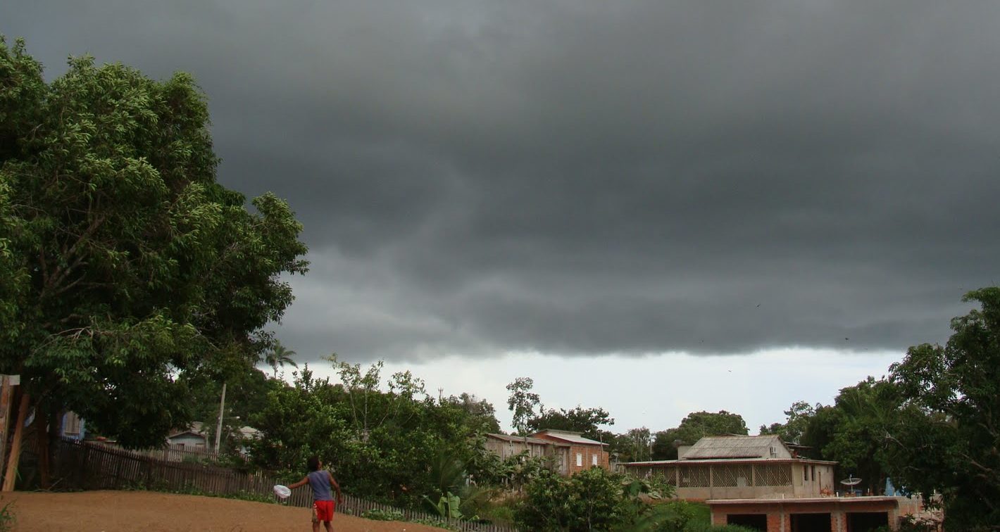 Tempo frio, chuva e ventanias chegam ao Acre no entardecer deste sábado, alerta Friale