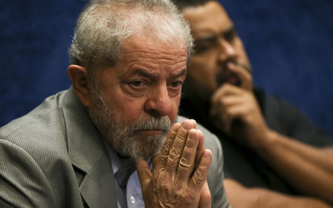 Lula anuncia que não irá votar neste domingo