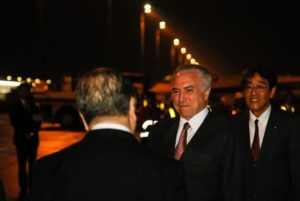 O presidente Michel Temer cumprimenta o ex-embaixador do Brasil no Japão /Foto: Kunio Umeda Beto Barata/PR
