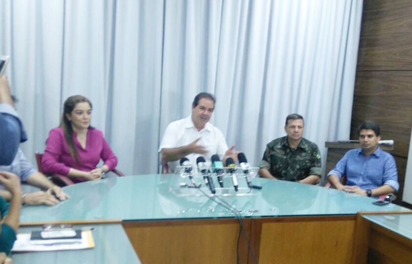 Após noite de guerra entre facções, Governo pede apoio ao Exército Brasileiro no combate ao crime