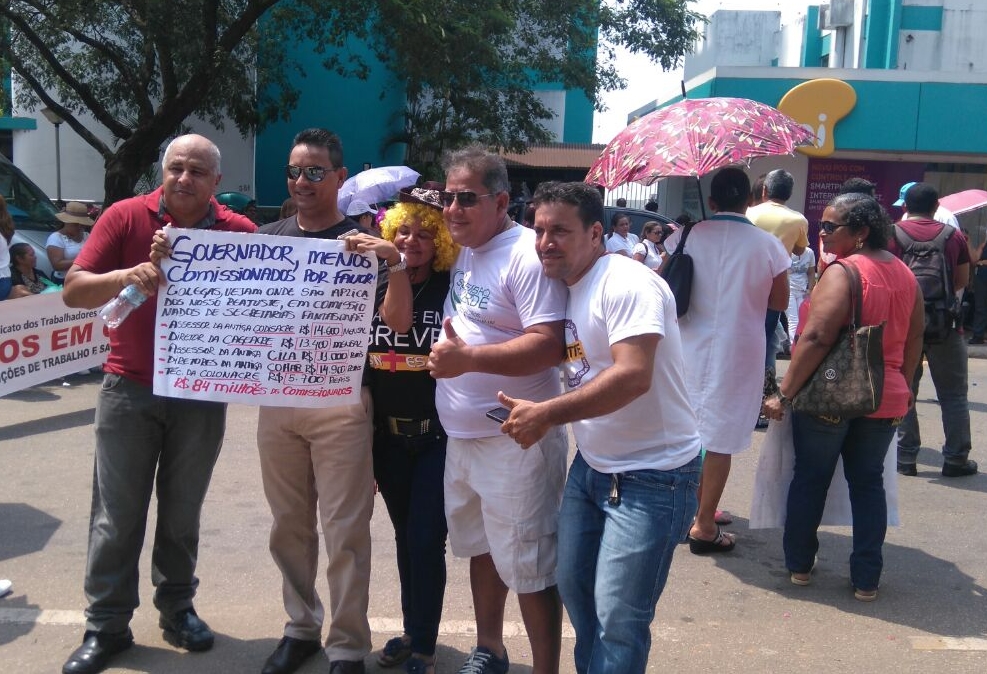 Os manifestantes reuniram-se em frente à Casa Civil/Foto: ContilNet