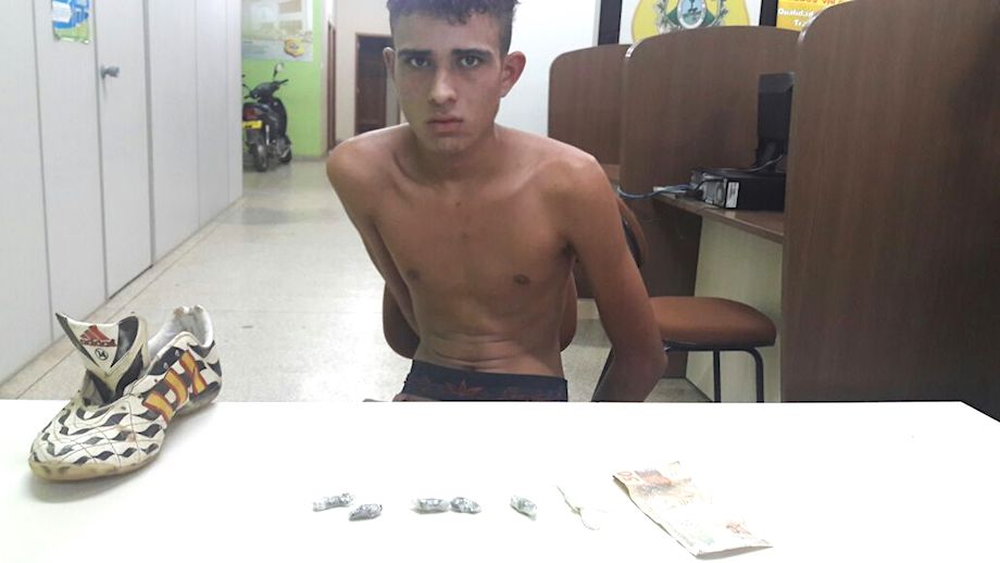 Policiais do Giro apreendem jovens vendendo drogas para menores em Epitaciolândia
