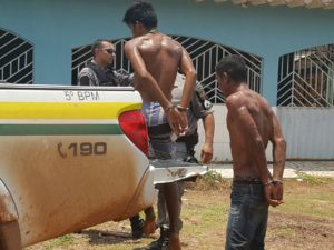 policiais prendem integrantes do Bonde dos 13 que estavam reunidos em uma casa no Defesa Civil/Foto: Reprodução.