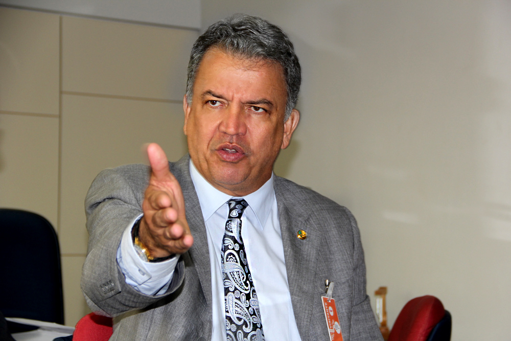 Projeto restringe contribuição sindical a trabalhadores filiados aos sindicatos