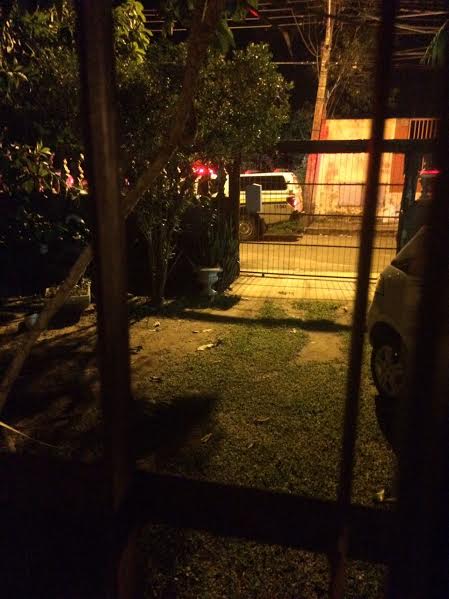 Homem é atingido por tiros após ameaçar policiais com réplica de arma real