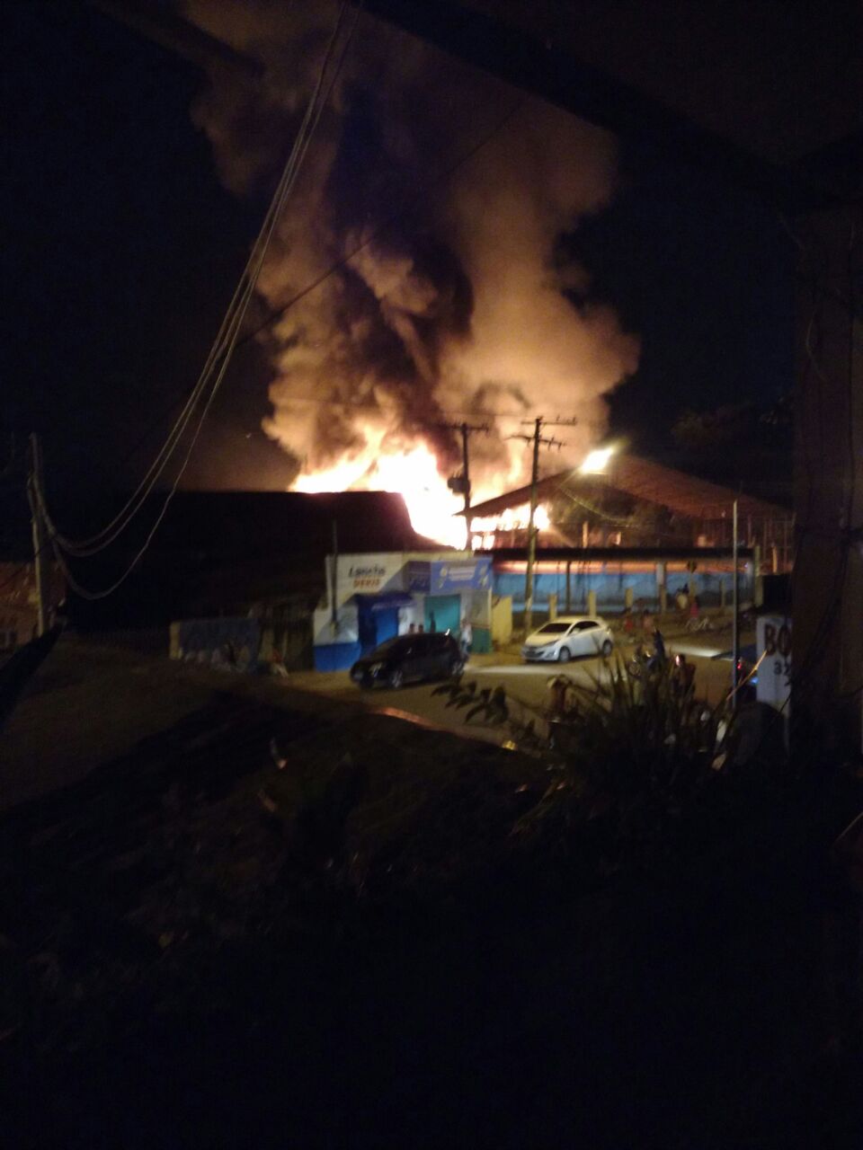 Escola Doutor Carlos Vasconcelos é completamente incendiada no Triângulo Velho