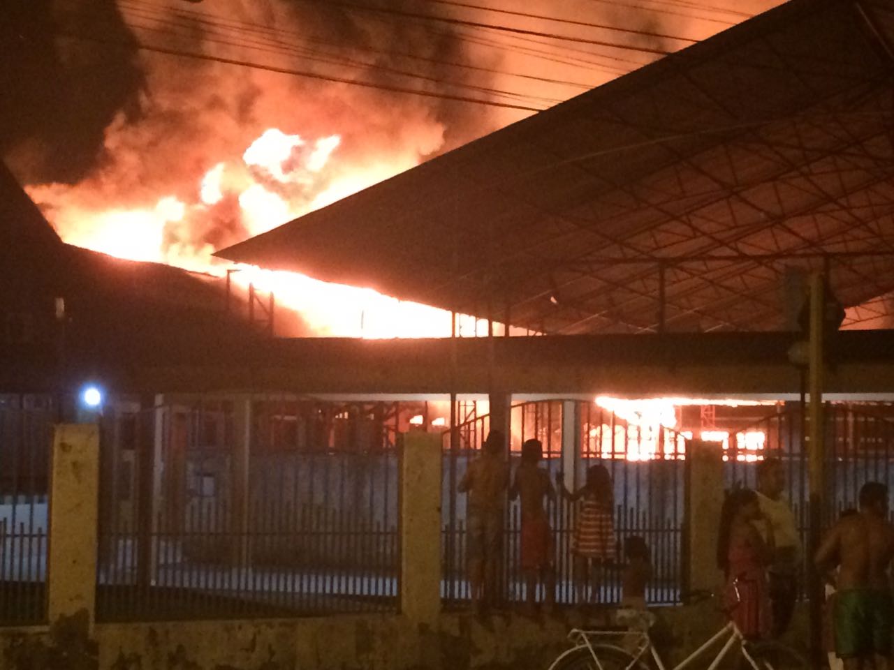 Após ter escola incendiada em Rio Branco, alunos são transferidos para tentar salvar ano letivo
