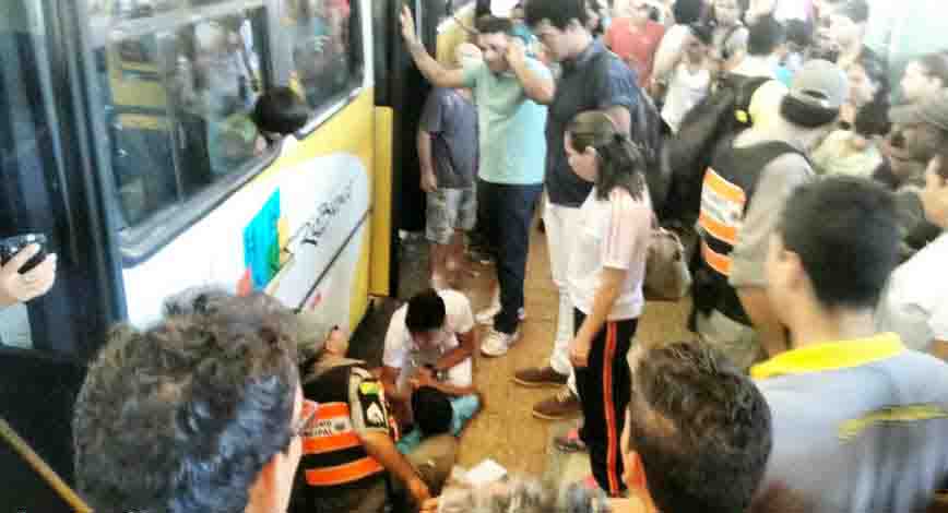 Adolescente que teve perna esmagada ao tentar embarcar em ônibus terá direito a pensão