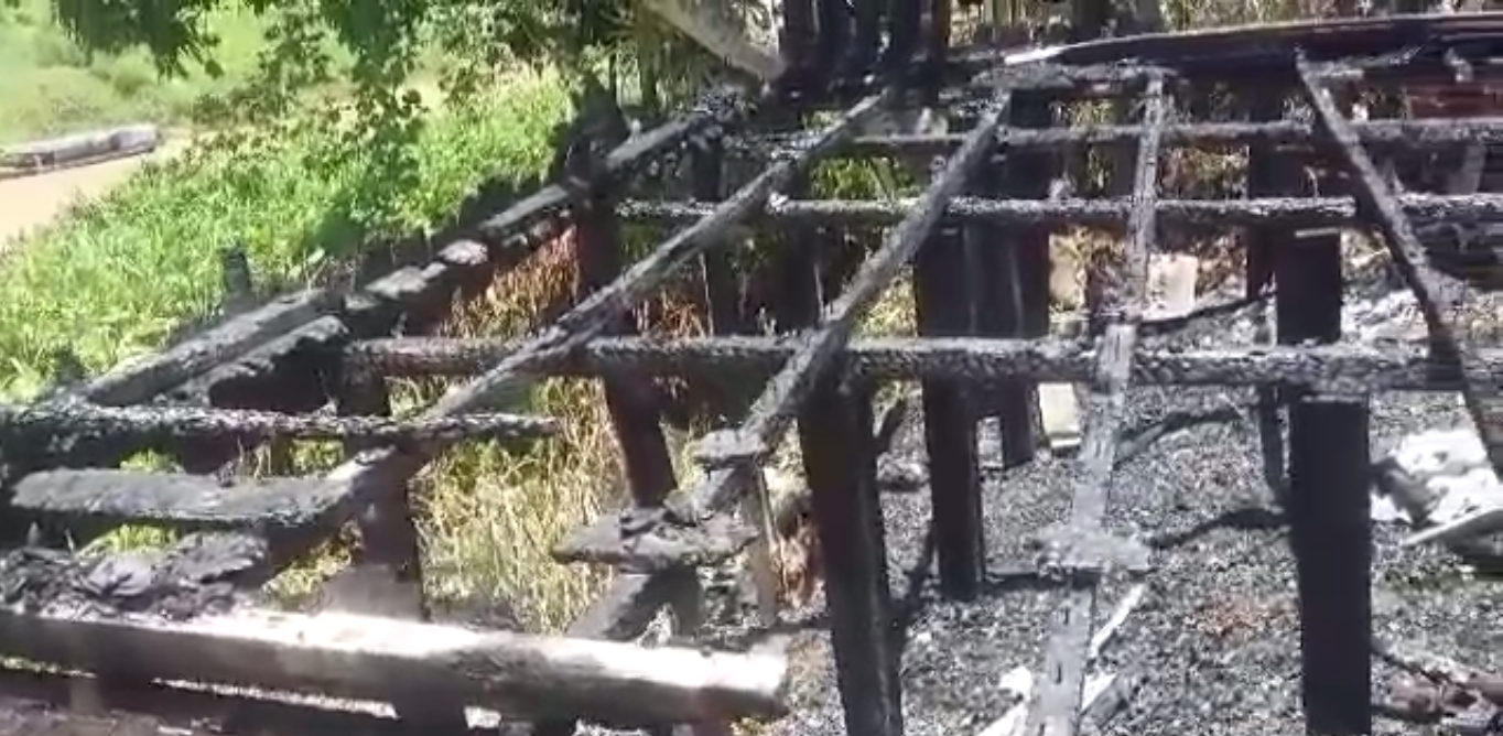 Vídeo: Incêndio supostamente criminoso destrói comércio por completo em Sena