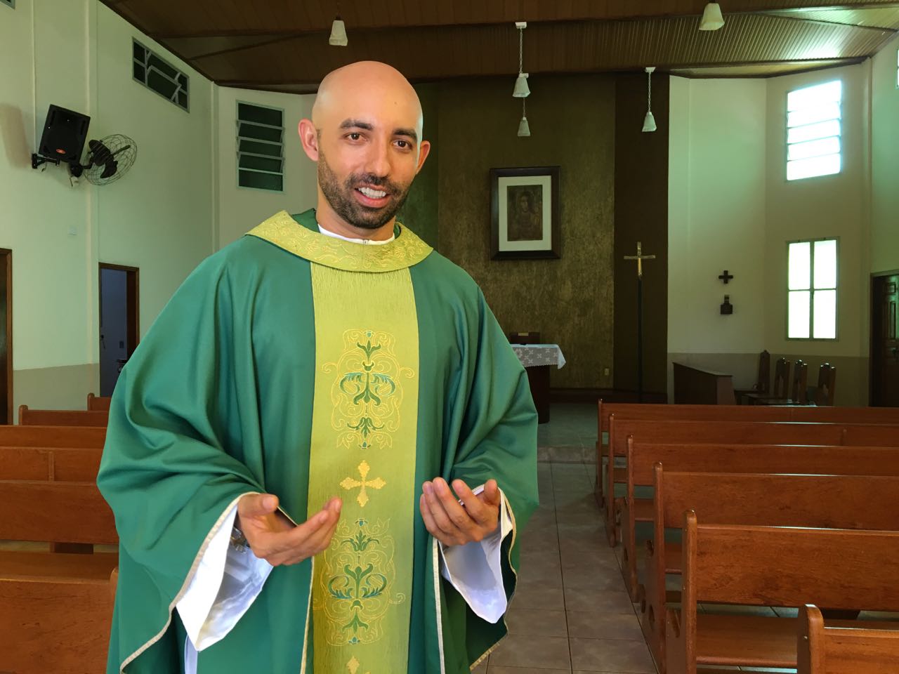Durante missa realizada em mosteiro, padre critica política, saúde e segurança no Acre