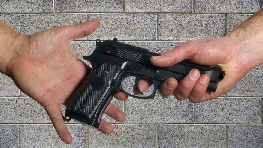 Agentes penitenciários são presos acusados de fornecer armas para o “Bonde dos 13”