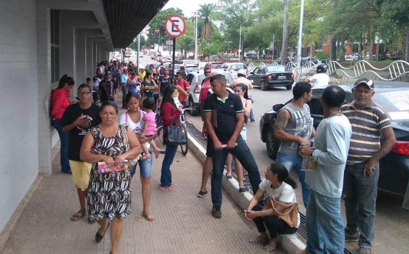 Em uma das agências do centro da cidade as filas chegaram a ser quilométricas/Foto: ContilNet