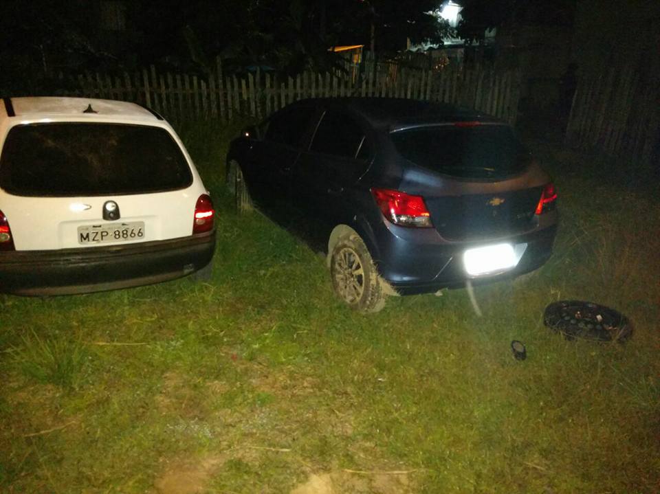 Polícia recupera dois veículos com restrição de roubo, em Rio Branco