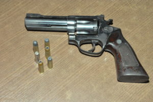 Ele alegou portar a arma apenas por conta da onda de violência e dos últimos crimes/Foto: Reprodução.