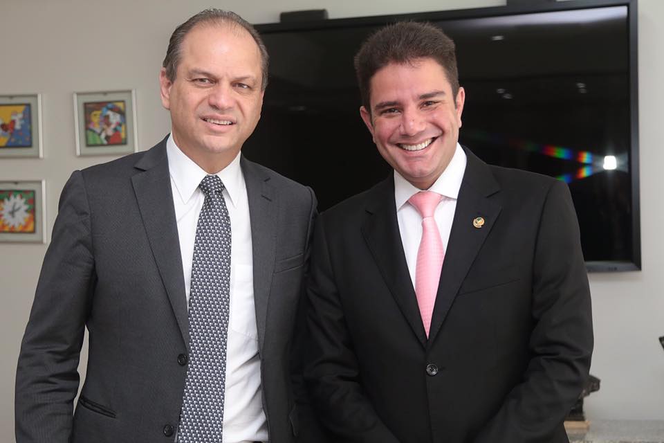 Municípios acreanos serão contemplados com ambulâncias e consultórios odontológicos móveis