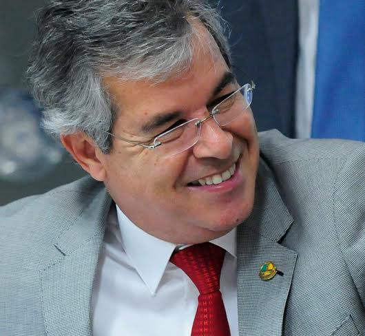 O Globo diz que senador acreano recebe supersalário de quase 70 mil reais por mês