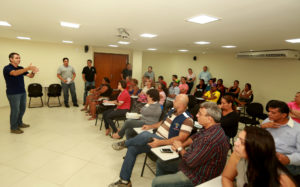 prefeito-marcus-alaexandre-em-reuniao-com-comerciantes-da-praca-placido-de-castro-2