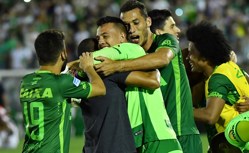Diretor da Chapecoense chora: “O sonho acabou nessa madrugada”