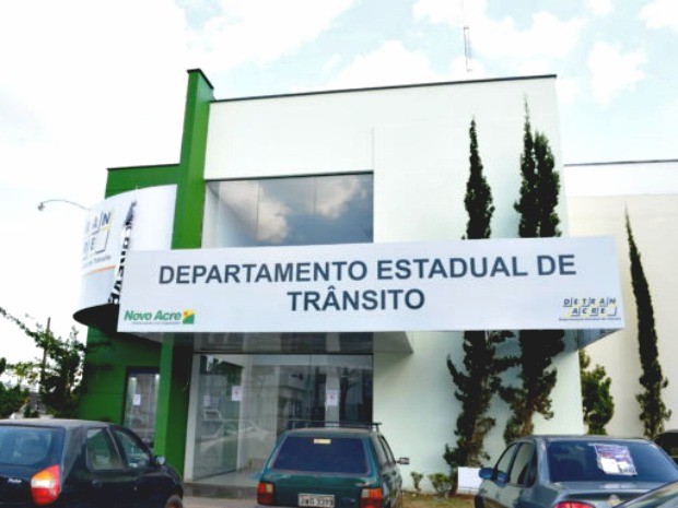 Detran Acre realiza ação de orientação sobre mudanças na legislação de trânsito