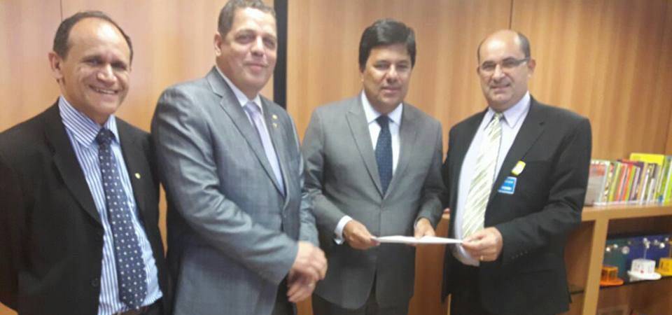 Acompanhado de parlamentares acreanos, Gedeon é recebido por ministro da Educação