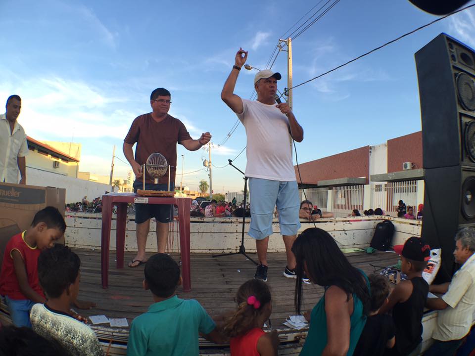Petecão realiza bingo solidário e distribui presentes para moradores da Cidade do Povo