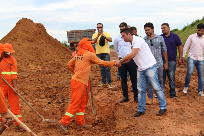 Gladson Cameli faz primeira visita técnica às obras de manutenção da BR-364