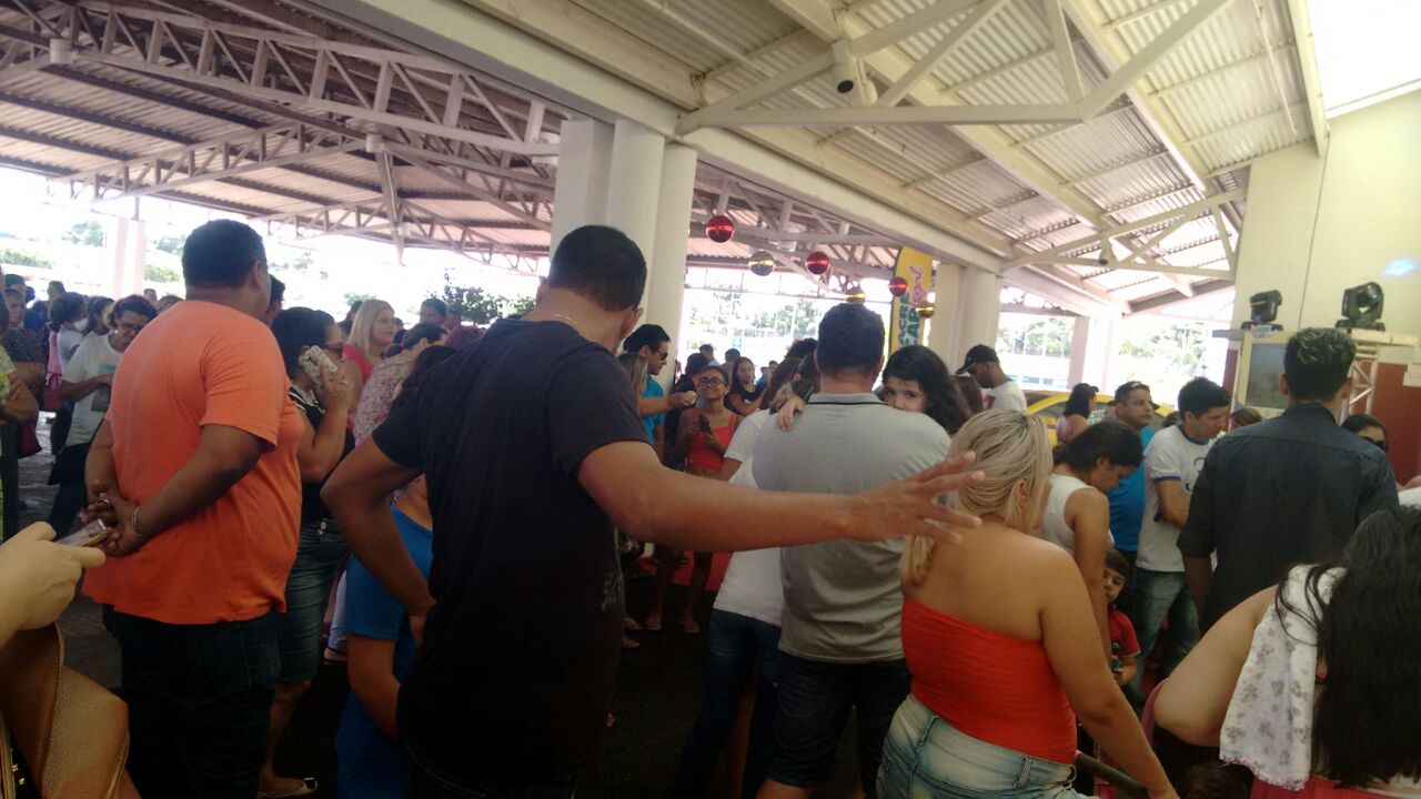 É hoje: compradores de última hora lotam o Via Verde Shopping na véspera de Natal