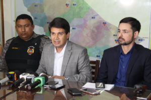 Secretário de Segurança Pública do Acre, Emylson Farias em coletiva de imprensa/Foto: Reprodução.